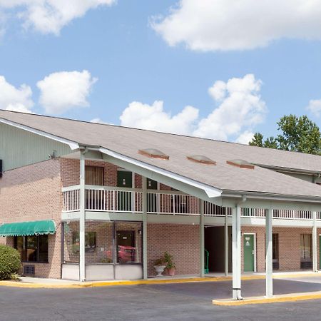 Days Inn By Wyndham Columbia Ne Fort Jackson Luaran gambar