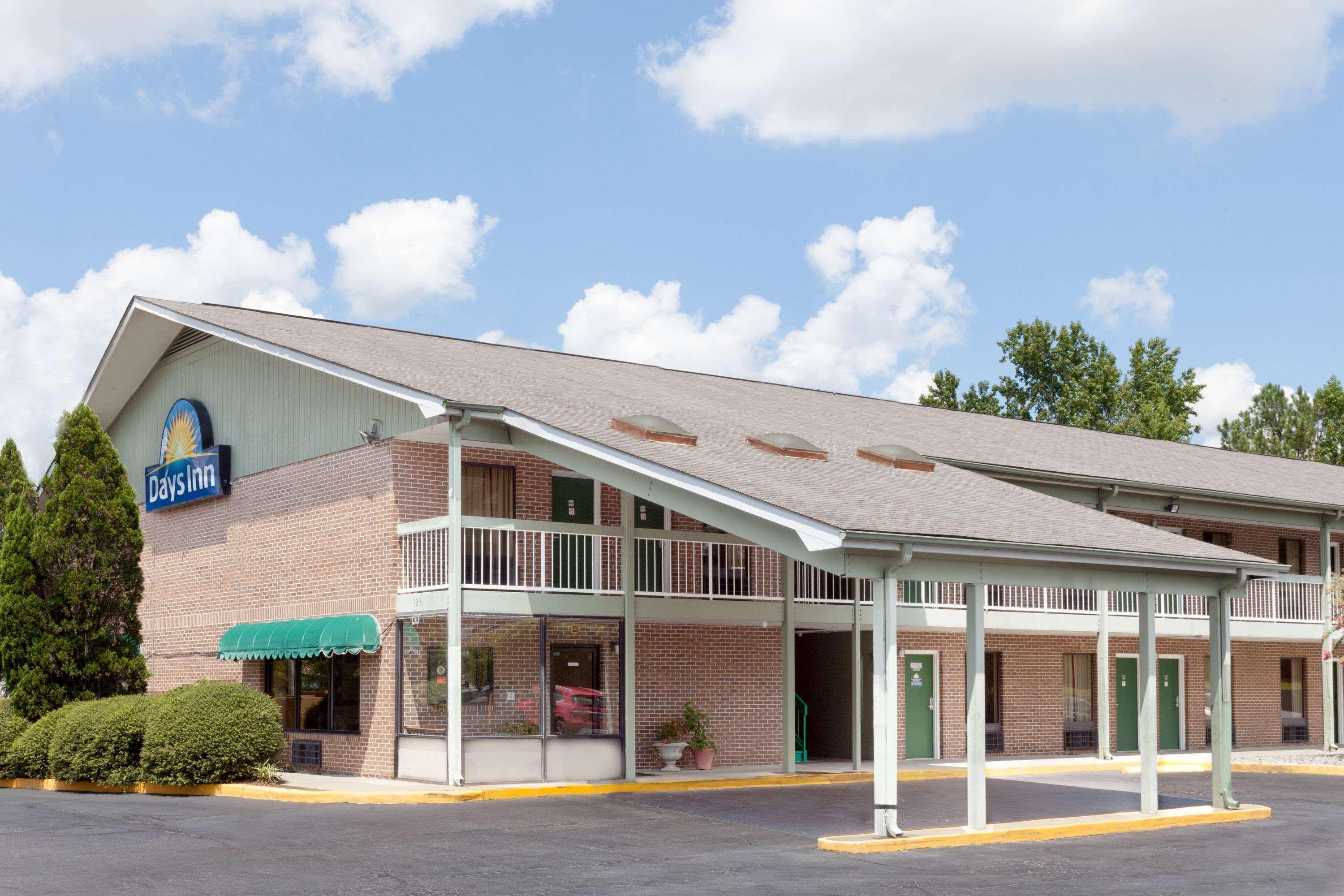 Days Inn By Wyndham Columbia Ne Fort Jackson Luaran gambar