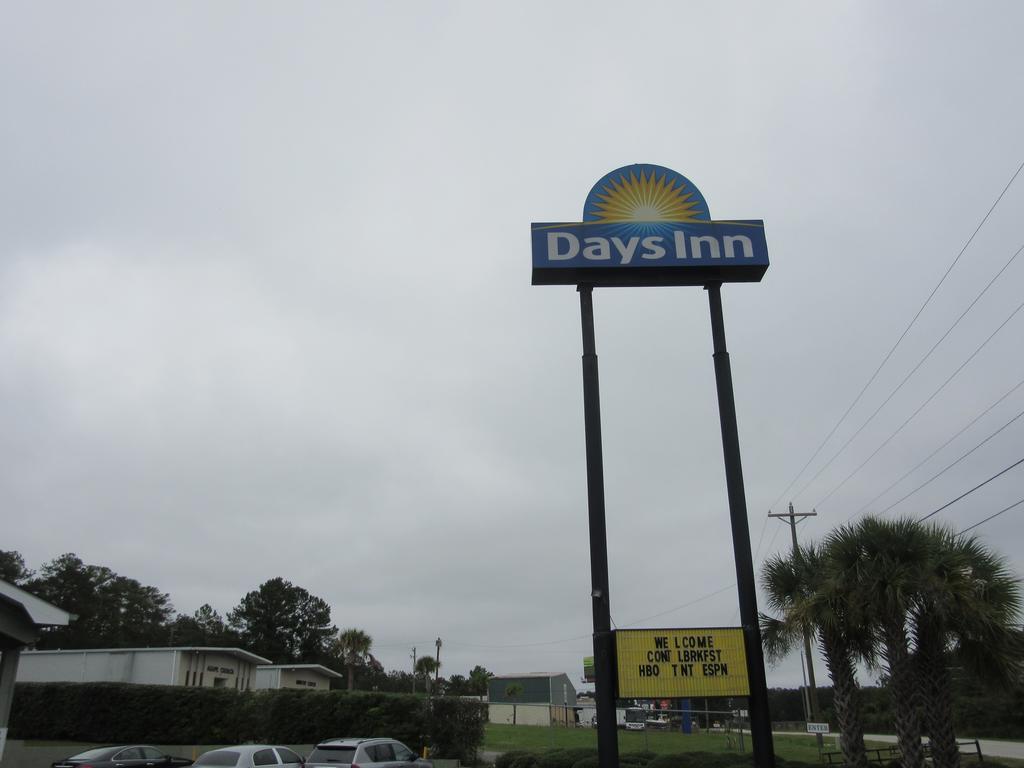Days Inn By Wyndham Columbia Ne Fort Jackson Luaran gambar