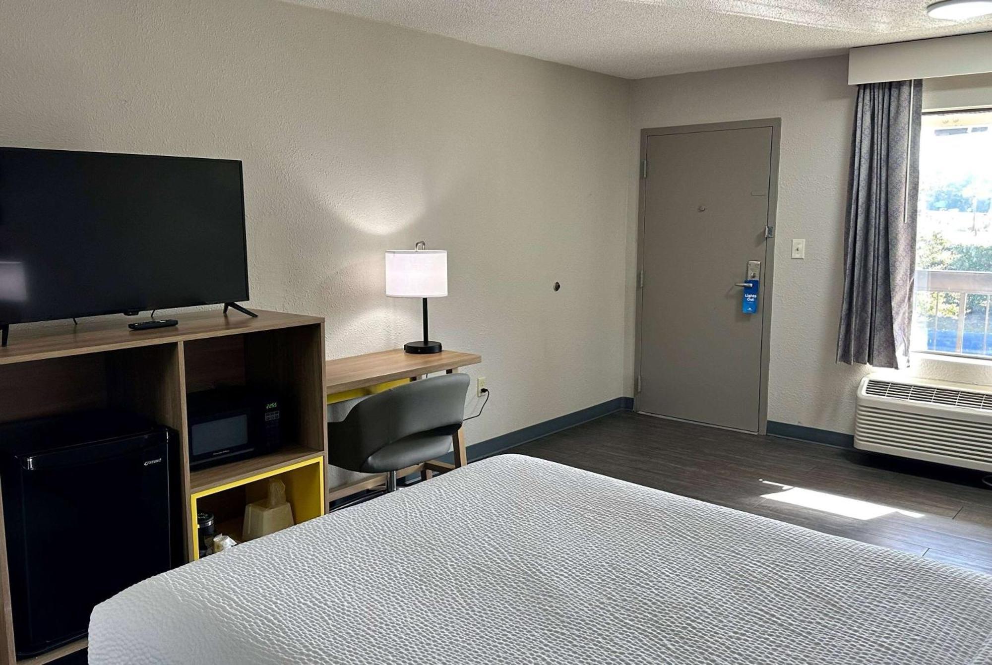 Days Inn By Wyndham Columbia Ne Fort Jackson Luaran gambar