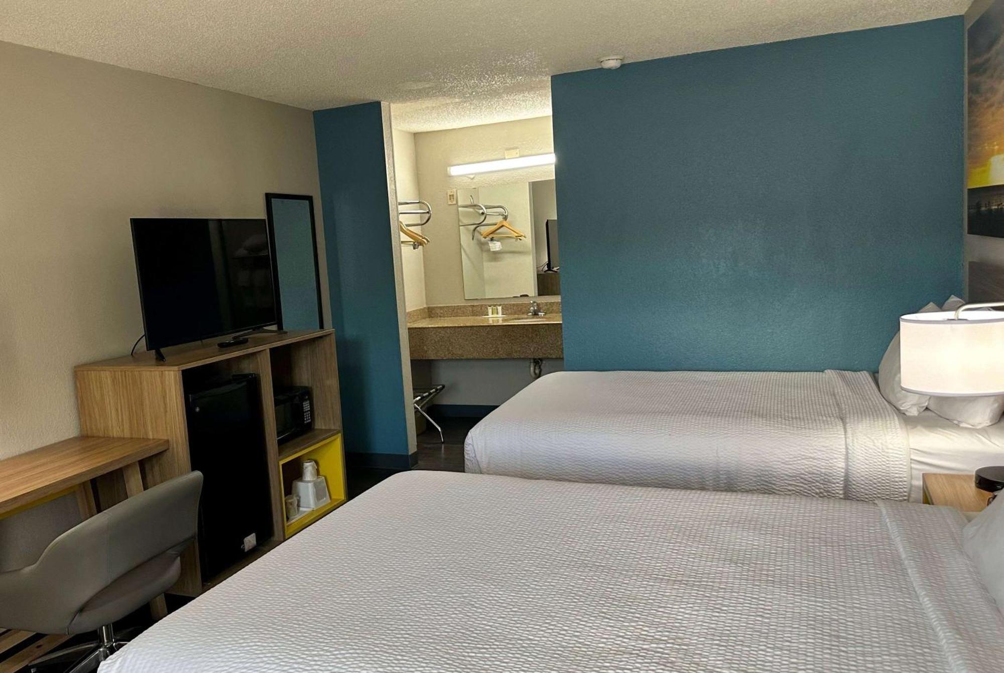 Days Inn By Wyndham Columbia Ne Fort Jackson Luaran gambar