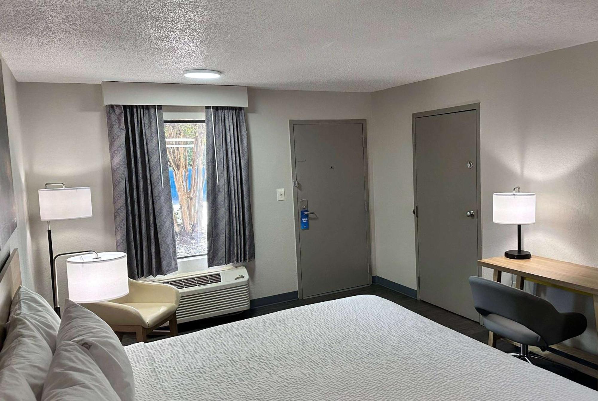 Days Inn By Wyndham Columbia Ne Fort Jackson Luaran gambar