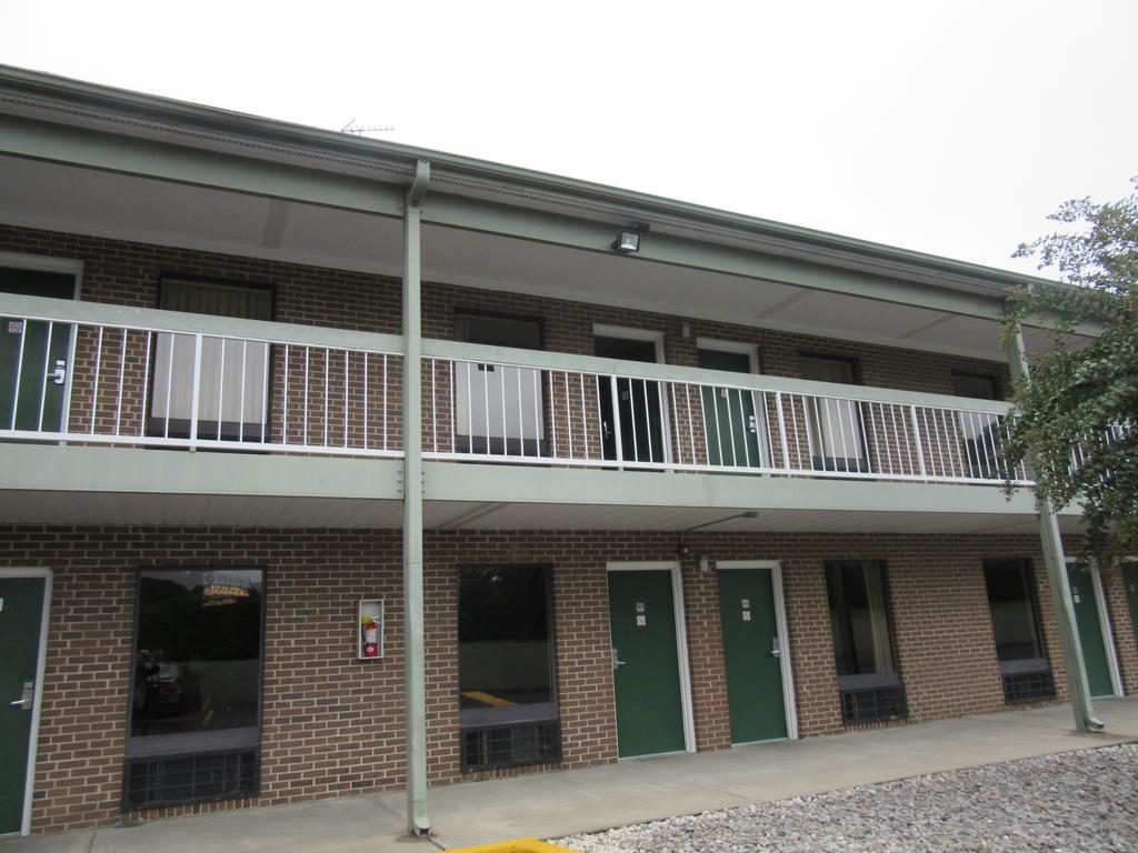 Days Inn By Wyndham Columbia Ne Fort Jackson Luaran gambar