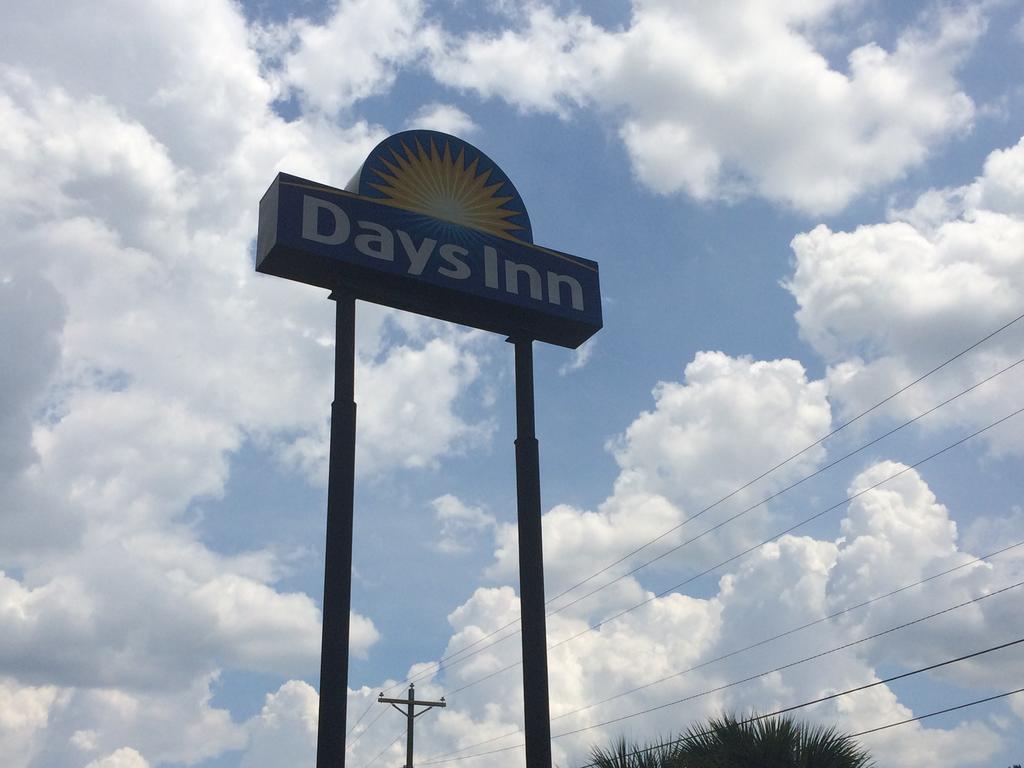 Days Inn By Wyndham Columbia Ne Fort Jackson Luaran gambar